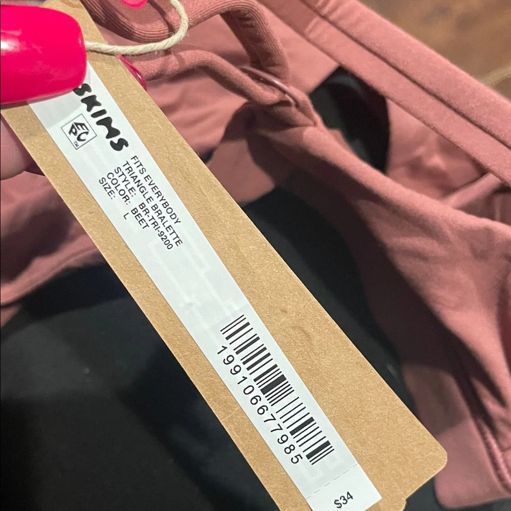SKIMS
Fits Everybody Triangle 
Bralette - Picture 5 of 5